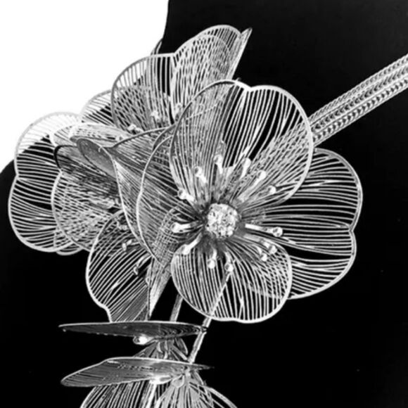 New ZARA cascading flowers choker necklace in silver - Picture 4 of 12